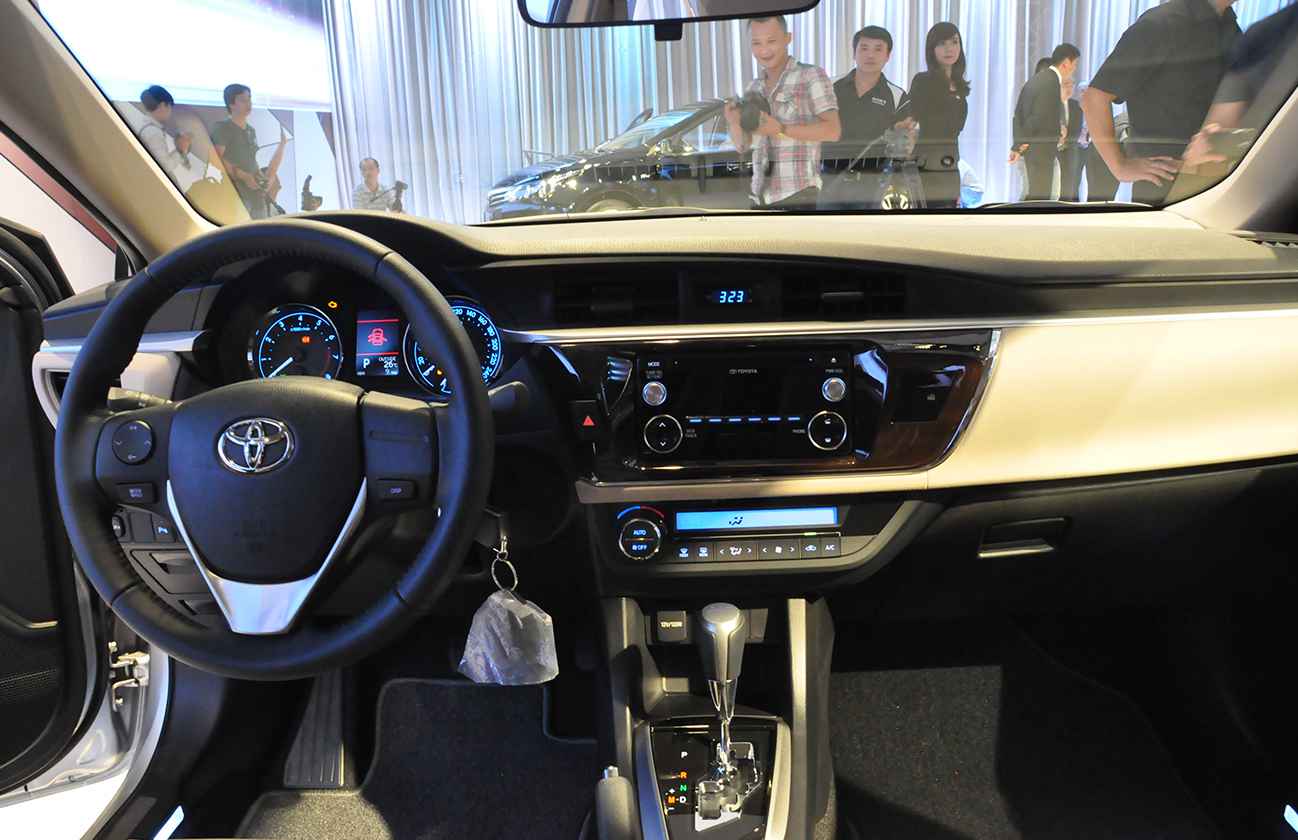 2015 Toyota Corolla Altis 16 E MT  New Car Buyers Guide