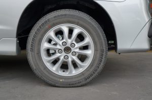Toyota-innova-2015-banh-xe