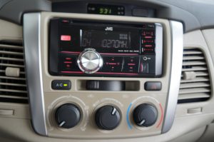 Toyota-innova-2015-cd