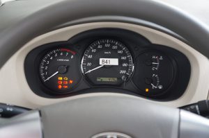 Toyota-innova-2015-dong-ho