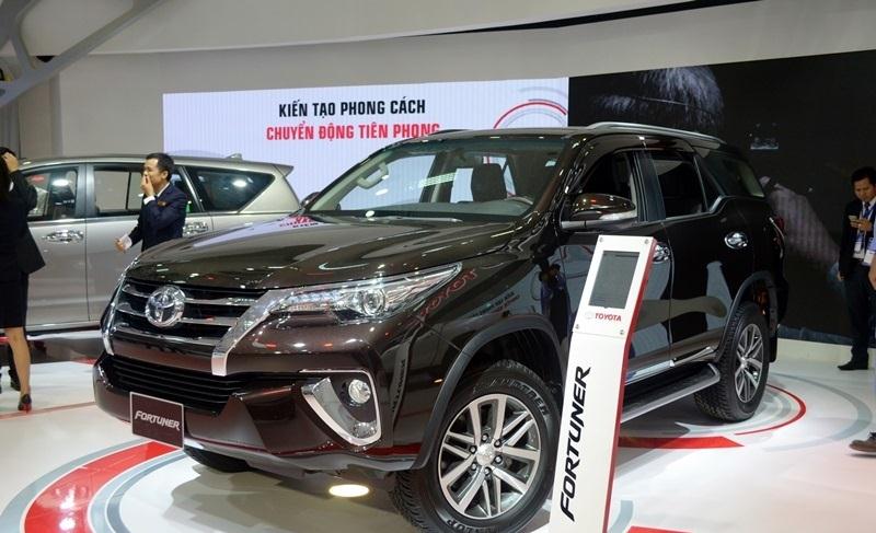 Toyota Fortuner 2023 Giá xe giá lăn bánh thông số xe và khuyến mãi